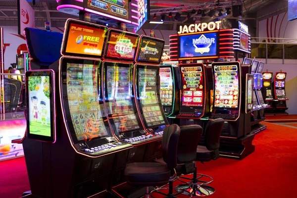 Live casino dealer and gaming table